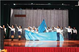 Biểu diễn phục vụ cán bộ, chiến sĩ và nhân dân  quần đảo Trường Sa và Nhà giàn DK1